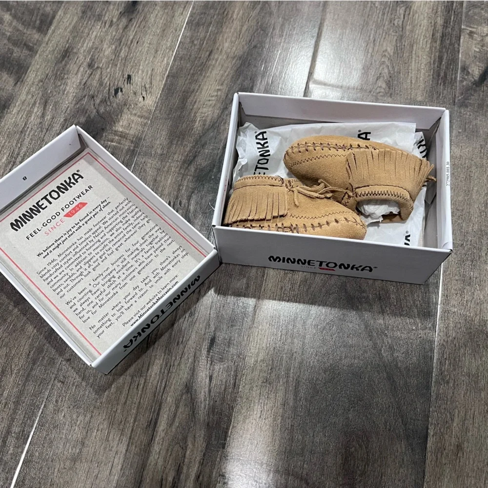 MINNETONKA Riley Bootie 1167 Tan fringed moccasins , size 0 , NIB New